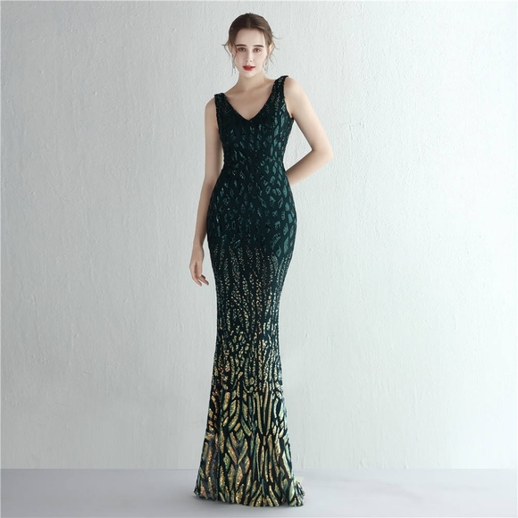 Dresses & Skirts - NWT *Fixed Price* Gorgeous Sequin mermaid gown